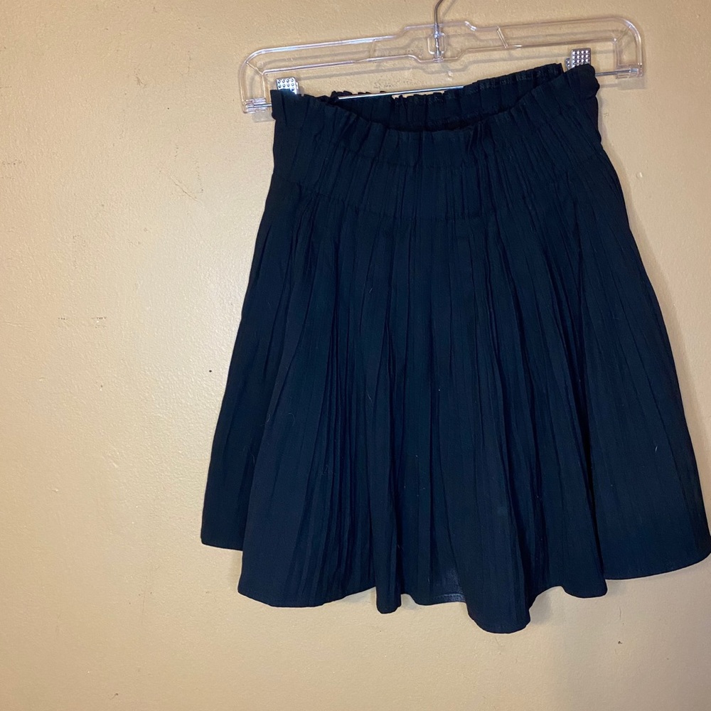 Black pleated skirt